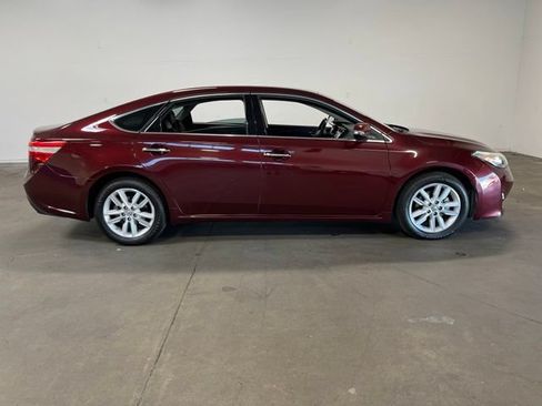 Used 2013 Toyota Avalon XLE FWD image 2