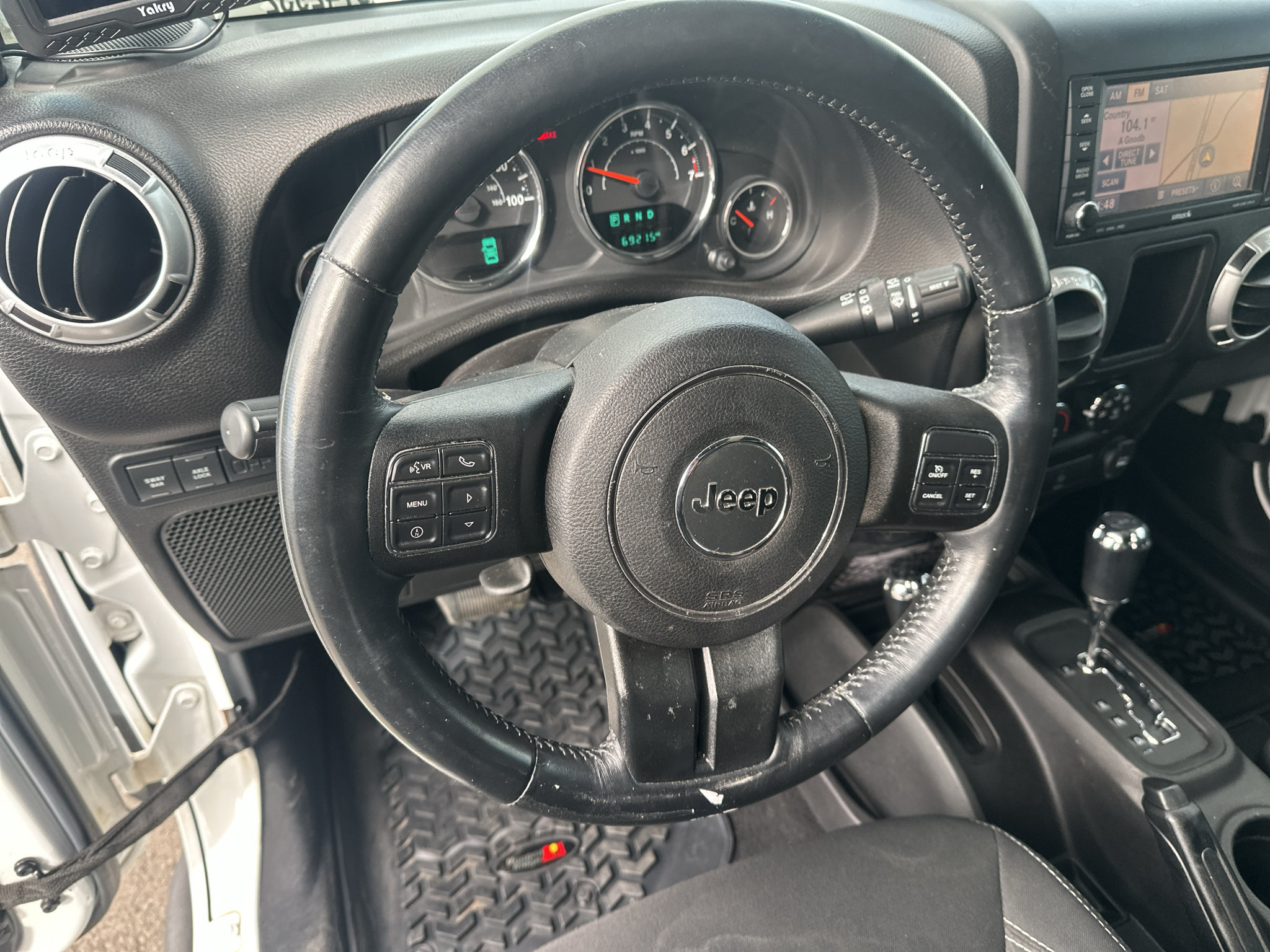 Used 2015 Jeep Wrangler Rubicon w/ Connectivity Group AWD/4WD image 15