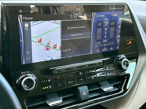 Used 2021 Toyota Highlander Limited image 15