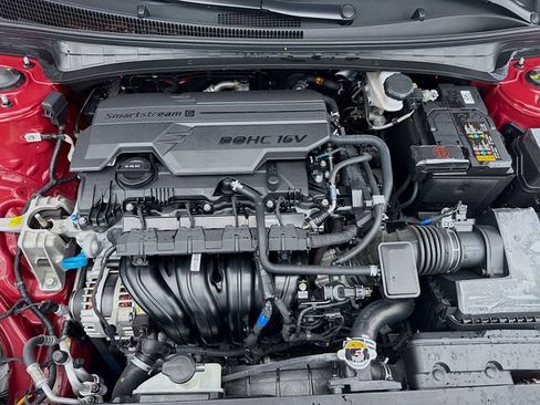 Certified 2025 Hyundai Elantra SEL FWD image 28