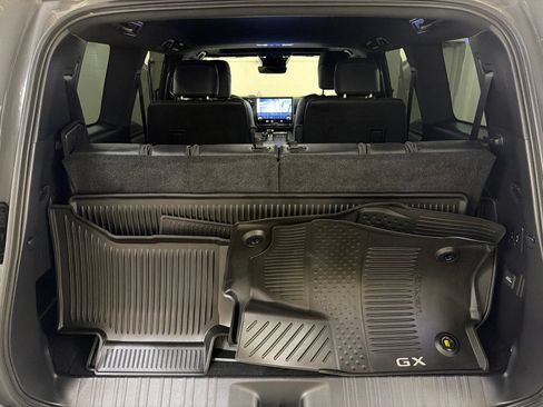 Used 2025 Lexus GX 550 w/ Accessory Package (2T) AWD/4WD image 39
