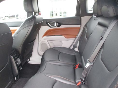 Used 2024 Jeep Compass Limited image 37