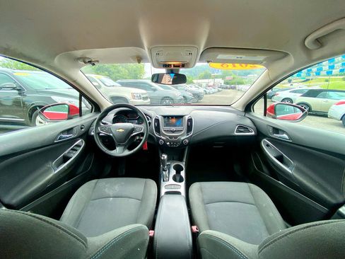 Used 2018 Chevrolet Cruze LT image 14