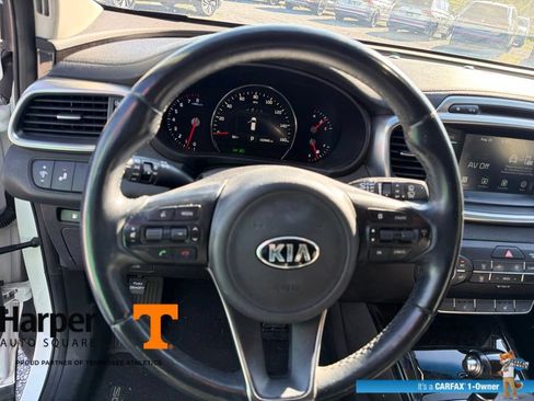 Used 2018 Kia Sorento EX FWD image 16