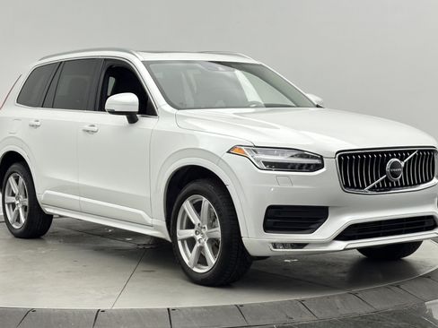 Used 2022 Volvo XC90 T5 Momentum AWD/4WD image 3