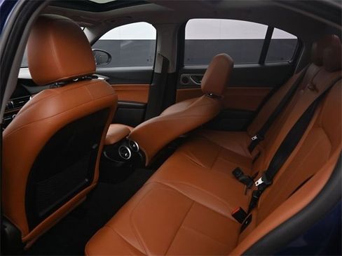 Used 2019 Alfa Romeo Giulia image 15