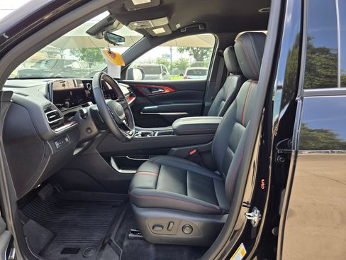 Certified 2026 Chevrolet Traverse RS FWD image 9