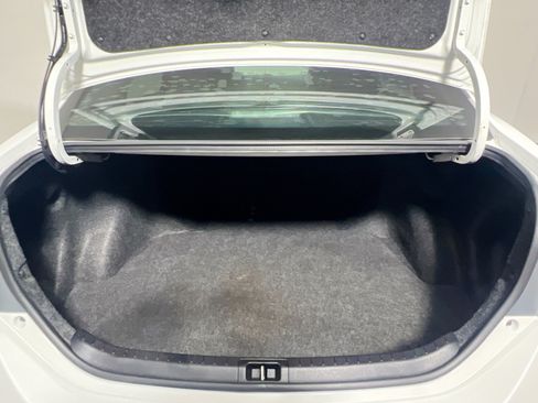 Used 2019 Toyota Corolla SE FWD image 33