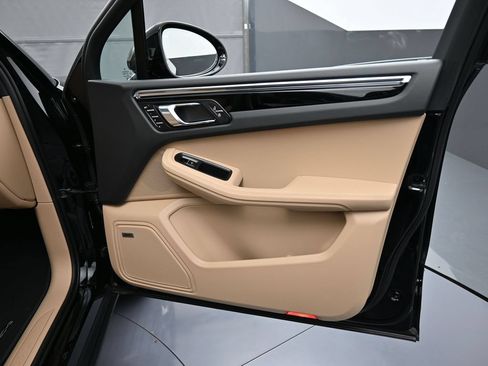 Certified 2026 Porsche Macan AWD/4WD image 29