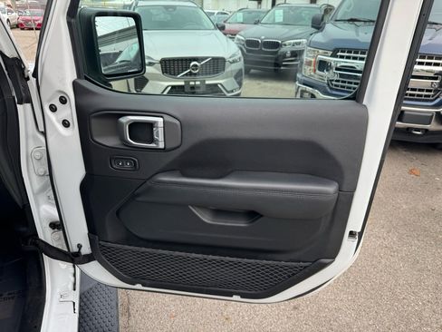 Used 2020 Jeep Wrangler Unlimited Sahara image 17