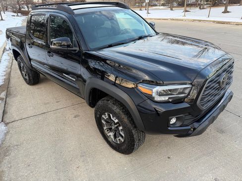 Used 2021 Toyota Tacoma TRD Off-Road w/ TRD Premium Off Road Package image 3