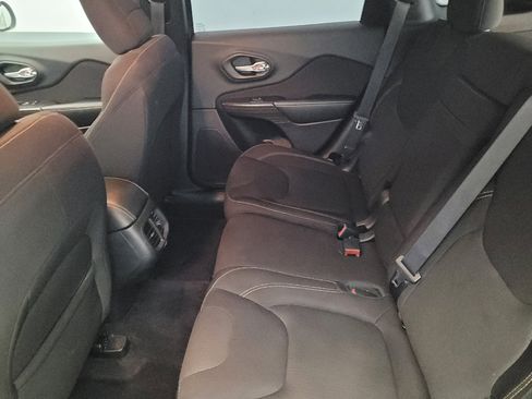 Used 2016 Jeep Cherokee Latitude image 17