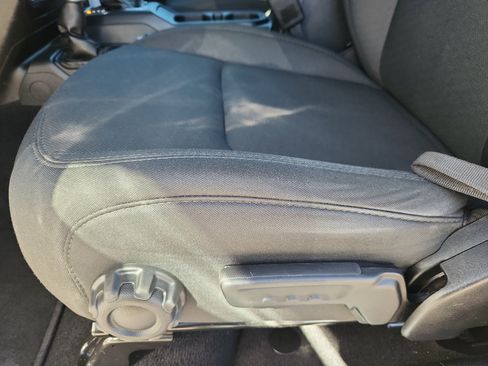 Used 2022 Jeep Gladiator Sport image 8