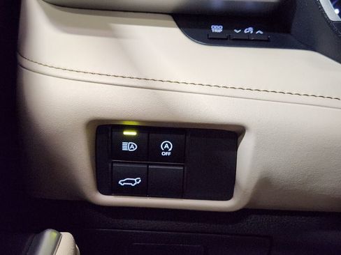 Used 2023 Toyota Highlander XLE FWD image 43