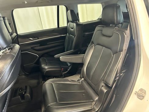 Used 2022 Jeep Grand Cherokee L Limited AWD/4WD image 25