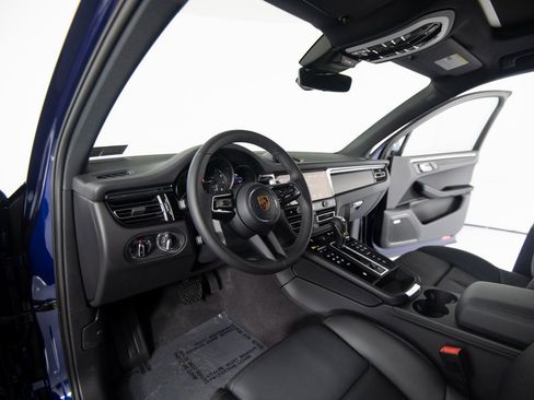 New 2026 Porsche Macan image 4