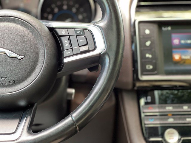 Used 2018 Jaguar F-PACE Prestige AWD/4WD image 34