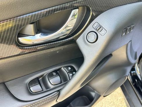 Used 2020 Nissan Rogue SL w/ Premium Package AWD/4WD image 17