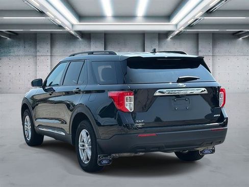 Used 2023 Ford Explorer XLT image 6