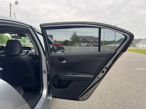 Used 2017 Honda Accord Touring image 16