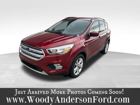 Used 2018 Ford Escape SE image 1