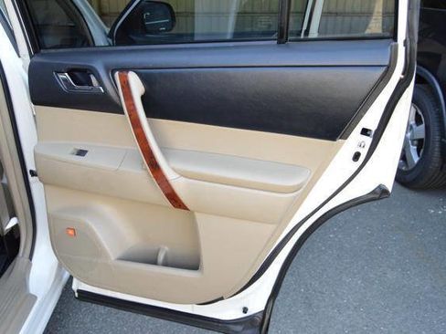 Used 2013 Toyota Highlander Limited image 60