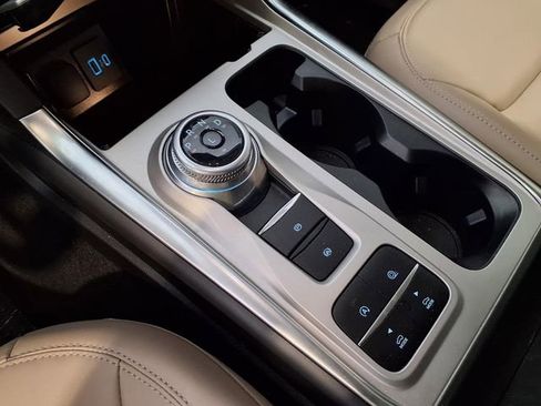 Used 2024 Ford Explorer XLT w/ Equipment Group 202A image 11