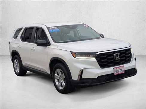 Certified 2023 Honda Pilot LX image 3