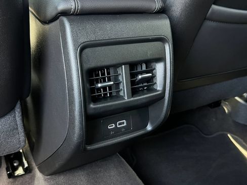 Used 2023 Cadillac XT4 Premium Luxury FWD image 17