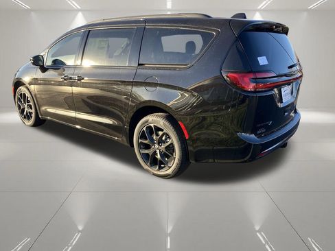 New 2026 Chrysler Pacifica Limited w/ S Appearance Package image 7