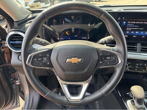 Used 2024 Chevrolet Trax LT w/ Driver Confidence Package FWD image 19