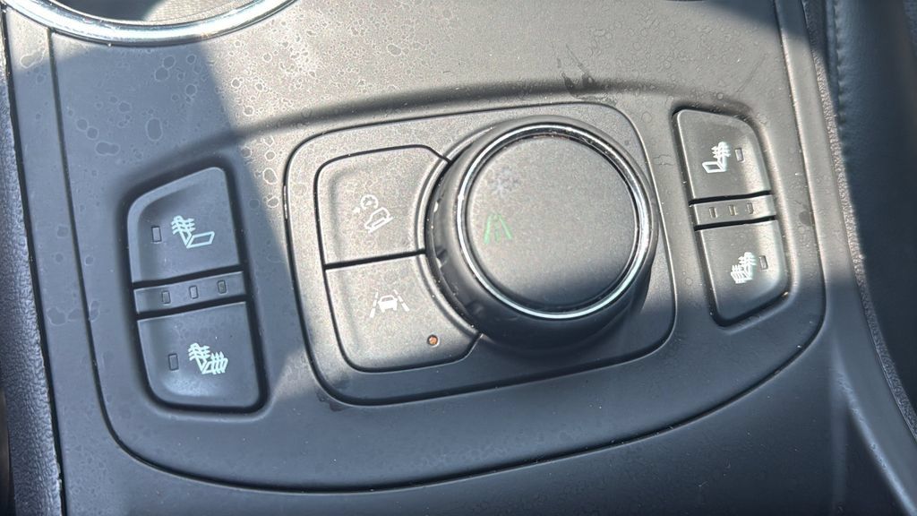 Used 2022 GMC Terrain SLT w/ Elevation Edition FWD image 13