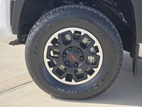 Used 2024 Toyota Tacoma TRD Off-Road image 14