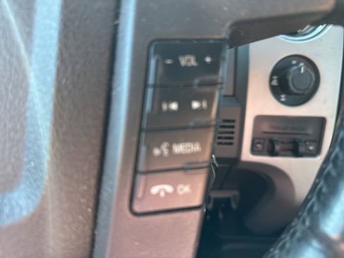 Used 2012 Ford F150 XLT w/ XLT Chrome Pkg image 9