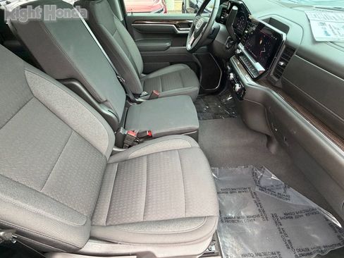Used 2025 GMC Sierra 1500 Elevation image 12