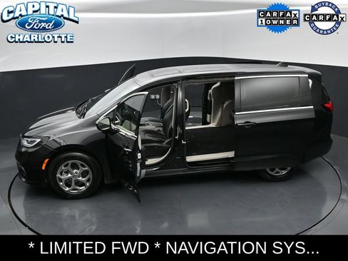 Used 2024 Chrysler Pacifica Limited FWD image 36