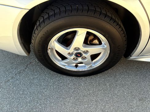 Used 2004 Pontiac Grand Prix GT2 image 14