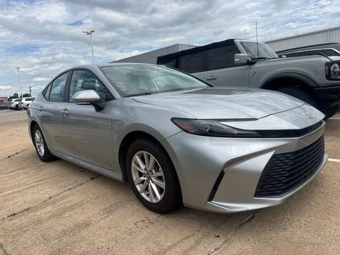 Used 2025 Toyota Camry LE FWD image 3