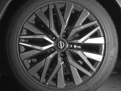 Used 2025 Nissan Altima 2.5 SV FWD image 14