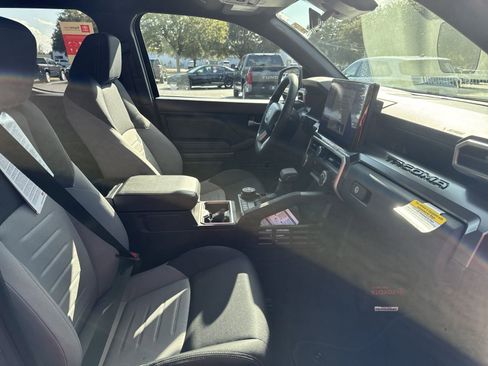 New 2024 Toyota Tacoma TRD Off-Road AWD/4WD image 32
