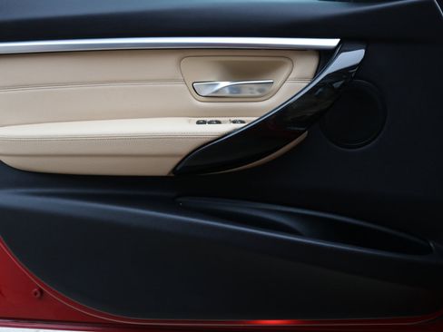 Used 2018 BMW 330i xDrive 330xi Sedan w/ Premium Package image 17