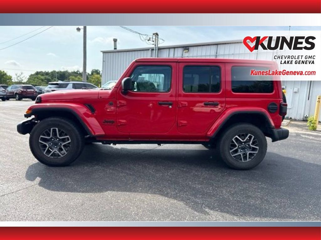 Used 2025 Jeep Wrangler Unlimited Sahara AWD/4WD image 11