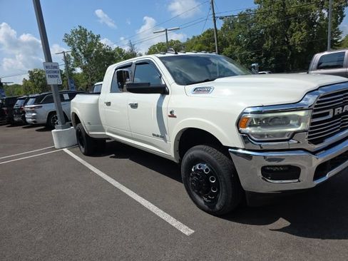 Used 2022 RAM 3500 Laramie AWD/4WD image 3