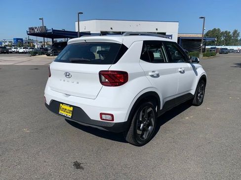 New 2025 Hyundai Venue SEL image 6