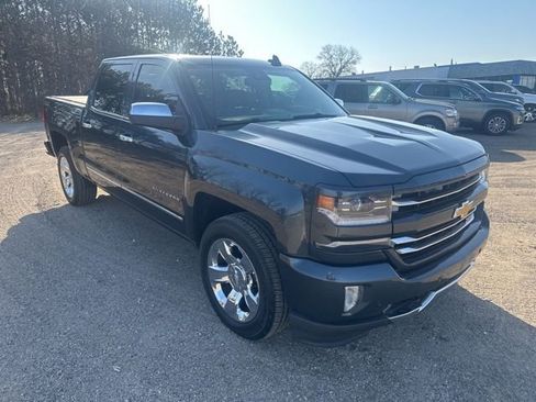 Used 2017 Chevrolet Silverado 1500 LTZ Z71 w/ LTZ Plus Package AWD/4WD image 3