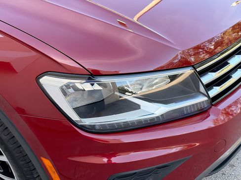 Used 2021 Volkswagen Tiguan SE image 34