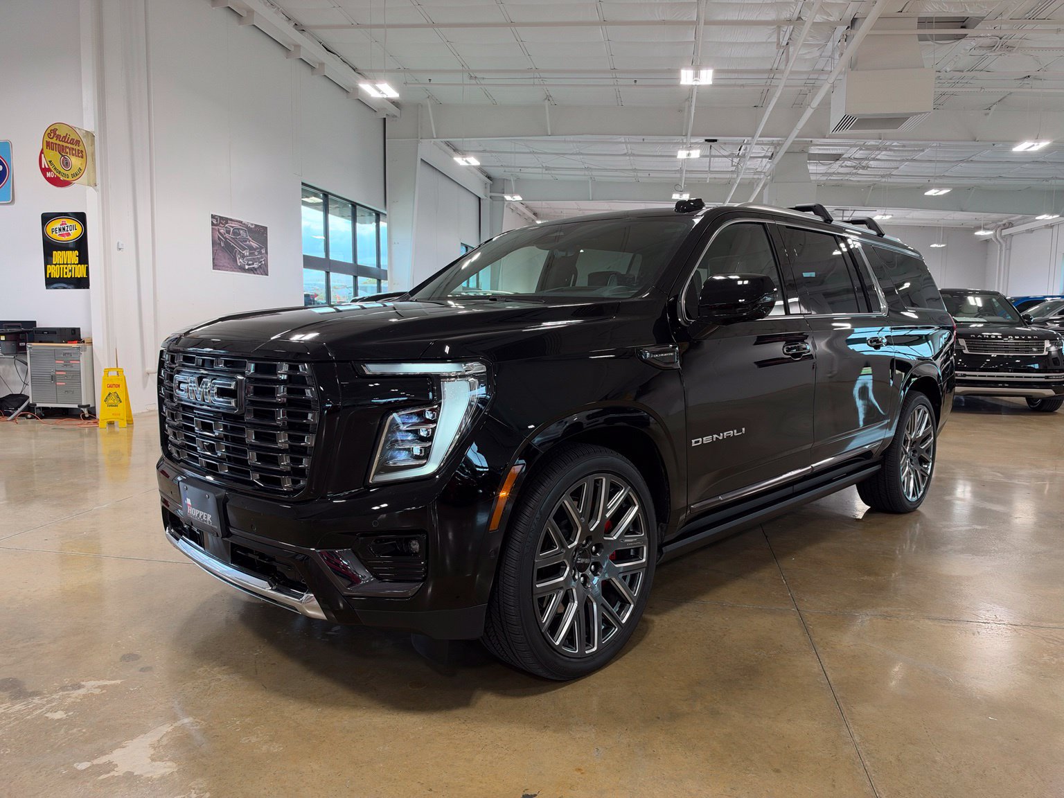 Used 2026 GMC Yukon XL Denali Ultimate w/ LPO, Illumination Package AWD/4WD image 3