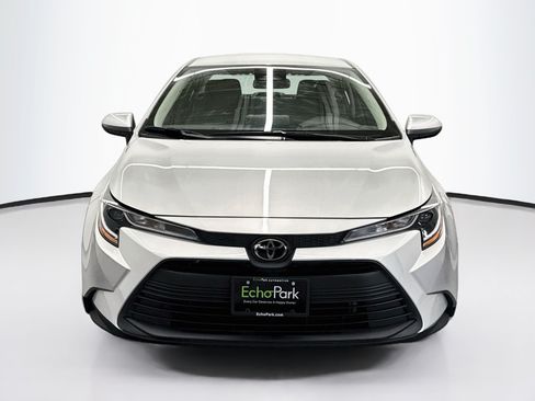 Used 2025 Toyota Corolla LE FWD image 2