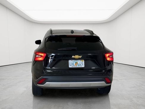 Used 2025 Chevrolet Trax LT FWD image 21