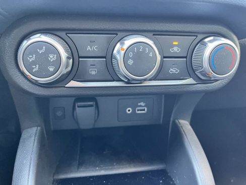 Used 2025 Nissan Versa SV w/ Trunk Package FWD image 20